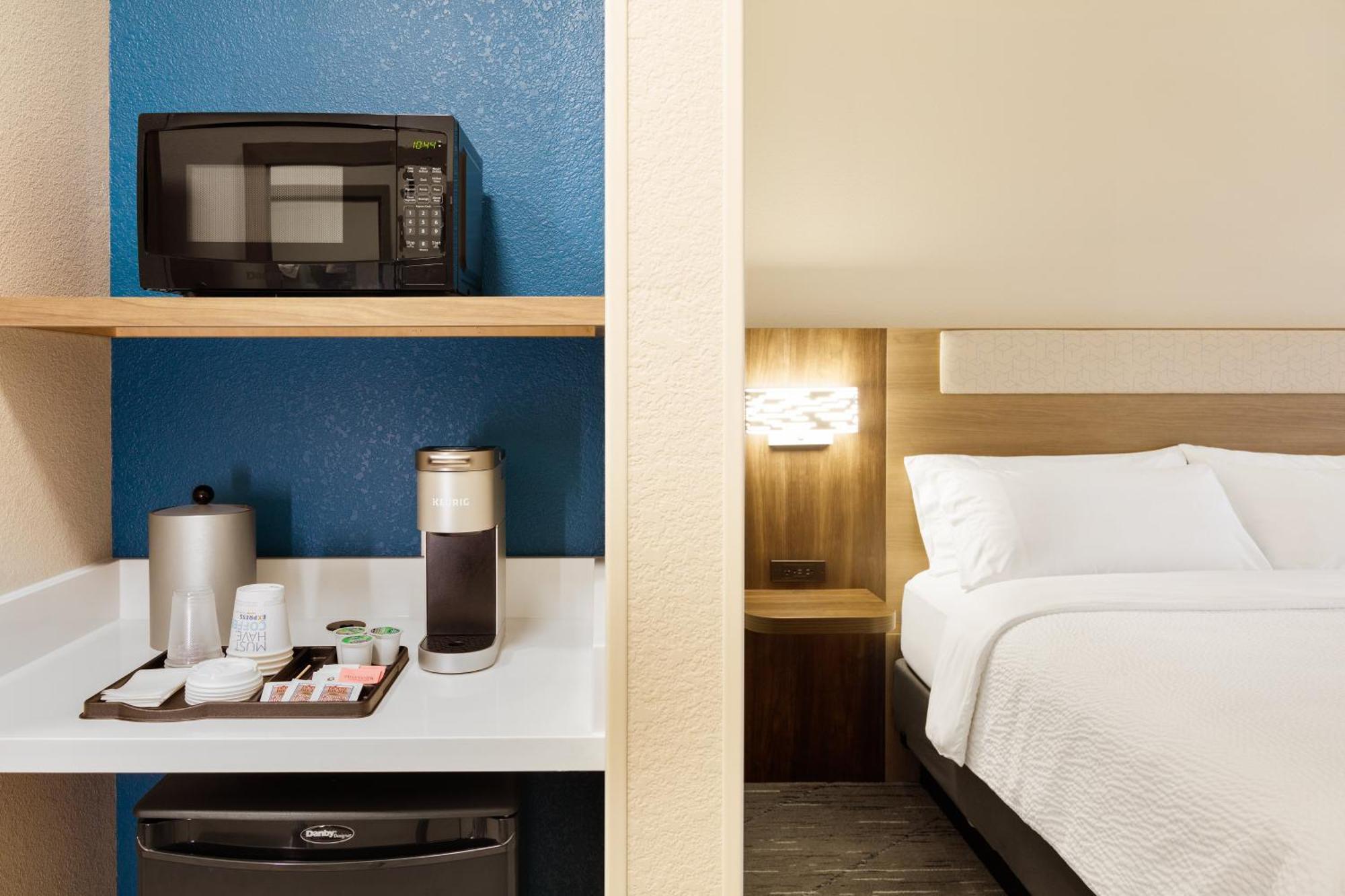 Holiday Inn Express & Suites Oak Ridge By Ihg Exterior photo